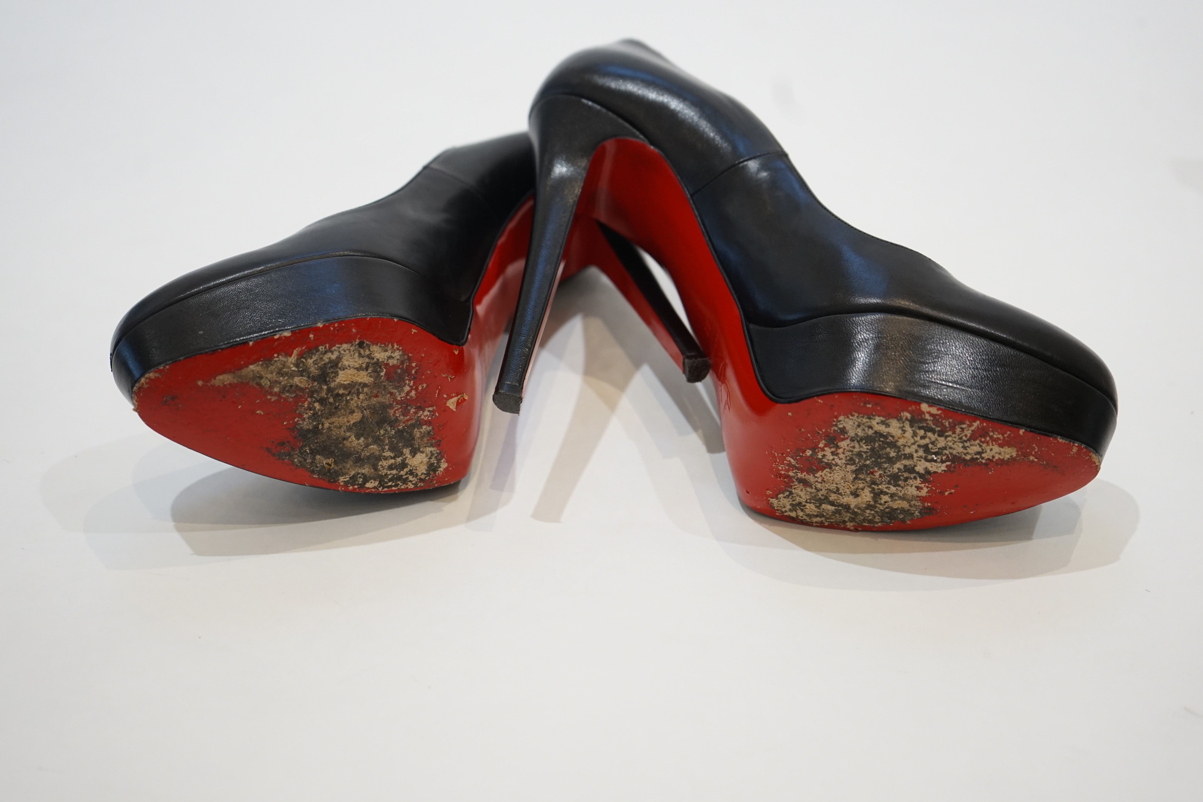 A pair of Christian Louboutin black Bianca 140 kid leather pump size 42 with bags and box